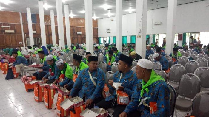 Rombingan JCH Kota Palangkaraya yang tegabung dalam Keloter 11 Embarkasi Banjarmasi di Aula Mekkah Asrama Haji Banjarbaru, Rabu (24/7/2019) pagi.
