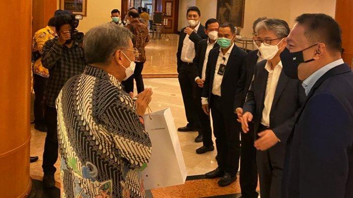 Customer gathering nasabah prioritas Bank KB Bukopin mengenalkan logo dan nama baru di Surabaya, Jawa Timur.