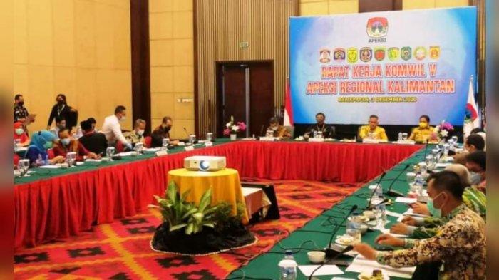 RAKERWIL APEKSI - Ketua Asosiasi Pemerintah Kota Seluruh Indonesia (APEKSI) Komisariat Wilayah V Regional Kalimantan Khairul yang juga Walikota Tarakan memimpin Rakerwil di Kota Balikpapan, Kamis (3/12/2020). Hasil Rakerwil nanti akan dibahas lagi dalam Munas APEKSI.