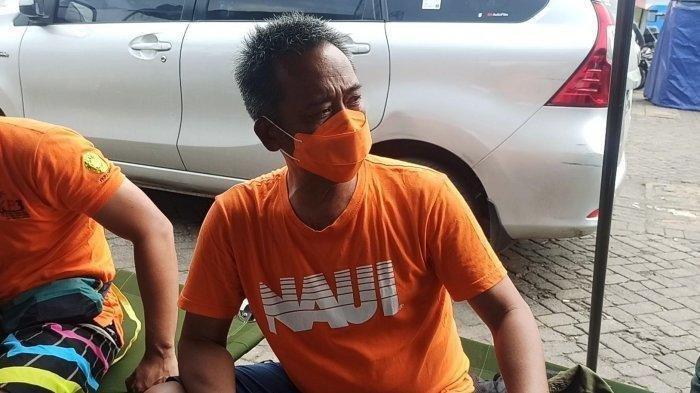 Makmur Ajie Panangian (54), penyelam relawan dari POSSI, saat ditemui di posko utama operasi SAR Sriwijaya Air SJ-182, Dermaga JICT II, Pelabuhan Tanjung Priok, Jakarta Utara, Selasa (12/1/2021).