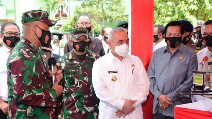 SERBUAN TERITORIAL - Gubernur Kaltim Isran Noor bersama Ketua DPRD Kaltim Makmur HAPK menghadiri kegiatan Serbuan Teritorial Pencanangan Gerakan Perubahan Perilaku di halaman Korem 091/ASN, Rabu (14/10).