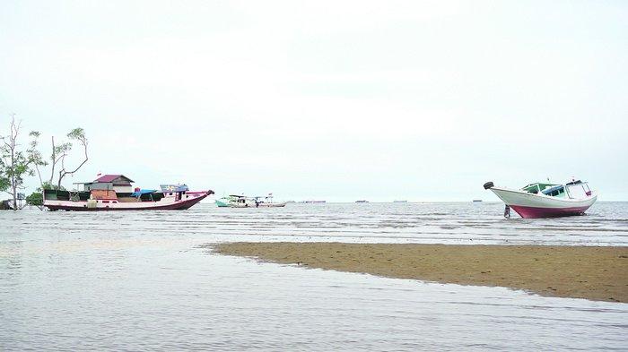 Suasana di Pantai Kenyamukan yang terletak di Kota Sangatta, Kabupaten Kutai Timur.