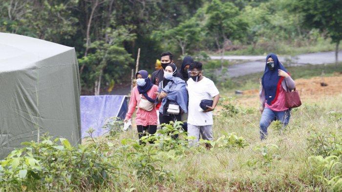 Pemakaman pasien laki-laki (BPN 2060), berusia 57 tahun, meninggal dunia pada 07 September 2020 jam 12.09 di RS Siloam dimakamkan di TPU KM 15.