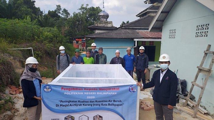 Program Pengabdian kepada Masyarakat (PKM) Jurusan Teknik Sipil Politeknik Negeri Balikpapan (Poltekba) melakukan kegiatan pengabdian membantu peningkatan air bersih di Masjid Al Hijrah, Karang Joang, Balikpapan.