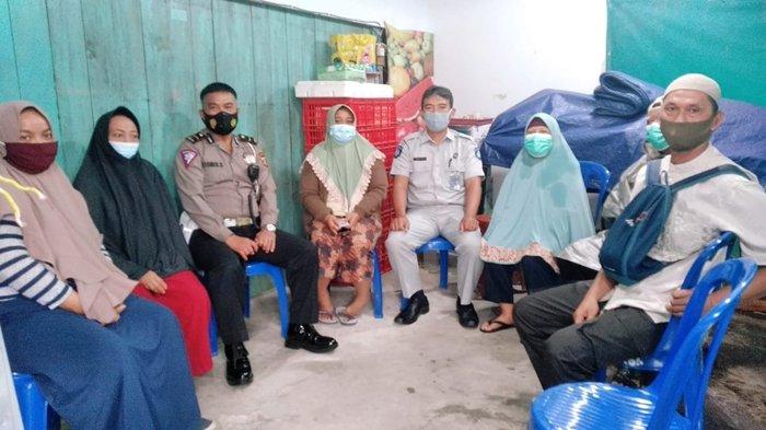 PT Jasa Raharja Cabang Kalimantan Timur dan Utara (Kaltimra) menyerahkan santunan kepada keluarga korban kecelakaan lalu lintas di Balikpapan.