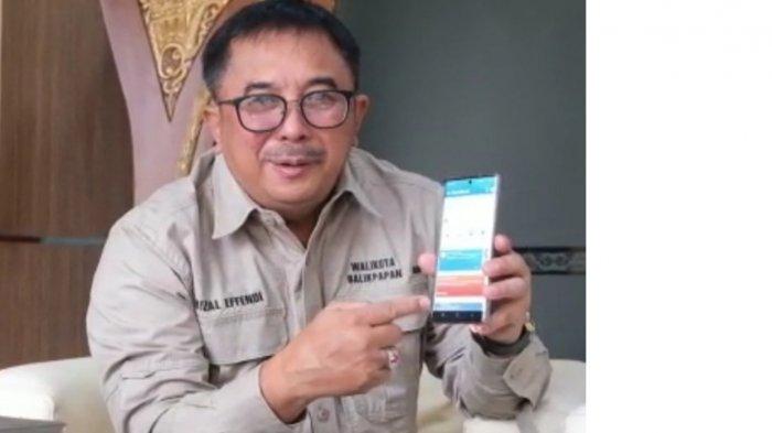 Walikota Balikpapan Rizal Effendi telah mengaploud layanan PLN Mobile.