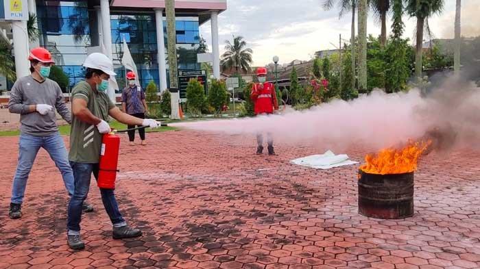 PT PLN menggelar simulasi tingkatkan budaya K3. (Istimewa)