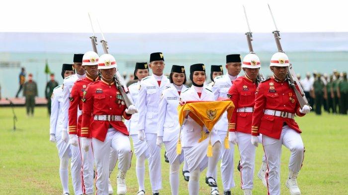 Anisafathul Janah merupakan siswi SMA Negeri 1 Kecamatan Muara Koman, Kabupaten Paser, Provinsi Kalimantan Timur, yang bertugas menjadi pembawa baki pada upacara detik-detik proklamasi di Provinsi Kalimantan Timur.