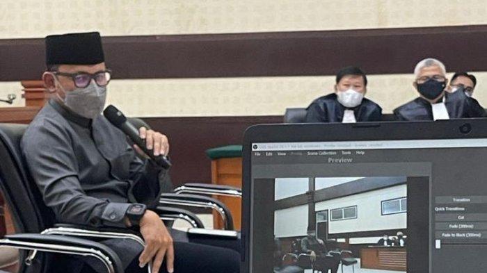Wali Kota Bogor Bima Arya memberikan kesaksian dalam sidang kasus tes usap (swab test) palsu RS Ummi Bogor dengan terdakwa Rizieq Shihab. Sidang di Pengadilan Negeri Jakarta Timur, Rabu (14/4/2021)