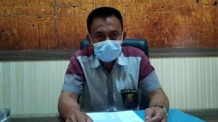 Kasat Reskrim Polres Bantaeng, AKP Burhan ketika dikonfirmasi terkait kasus duel maut ayah vs anak di ruangannya, Kamis 22 Juli 2021.