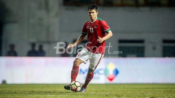 Aksi bek Persib, Achmad Jufriyanto, saat membela timnas Indonesia