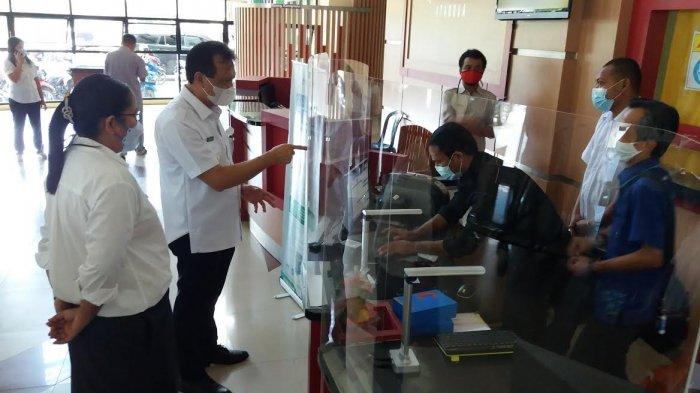 Bupati Belu, dr. Agus Taolin, Sp.PD sidak di RSUD Mgr. Gabriel Manek, SVD, Rabu 28 April 2021.