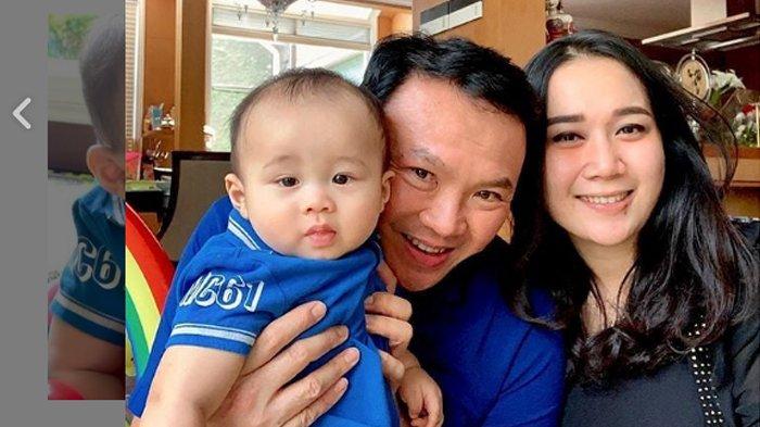 Ahok, Puput Nastiti Devi bersama anak di rumah tinggal mereka.