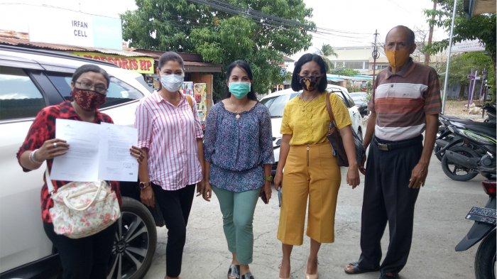 Sejumlah nasabah di Kantor AJBB 1912 Kupang NTT, Senin (9/11/2020) mempertanyakan klaim asuransi yang belum dibayarkan oleh AJB Bumiputera 1912 Kupang NTT kepada mereka mulai tahun 2016 lalu.