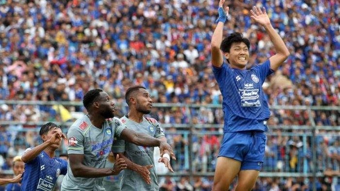 Pertandingan Arema vs Persib pada pekan kedua Shopee Liga 1 2020 di Stadion Kanjuruhan, Malang, Minggu (8/3/2020).