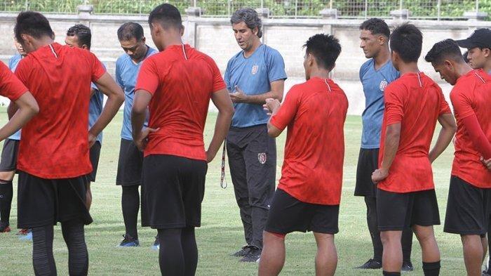 Latihan rutin tim Bali United di pimpin langsung coach Teco
