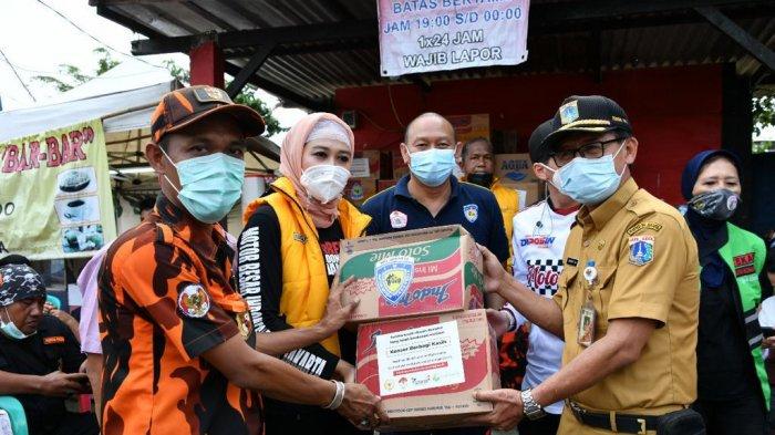 Ketua Umum Gerak BS Aroem Alzier dan Ketua IMI DKI Jakarta Anondo Eko bersama organisasi kemasyarakatan Gerakan Keadilan Bangun Solidaritas (GERAK BS), Relawan 4 Pilar, Pemuda Pancasila, komunitas otomotif Moto Ladies, Srikandi Garda Ojek Online, dan Team Rescue Ikatan Motor Indonesia DKI Jakarta, menyalurkan berbagai bantuan sosial kemanusiaan untuk korban banjir di DKI Jakarta.