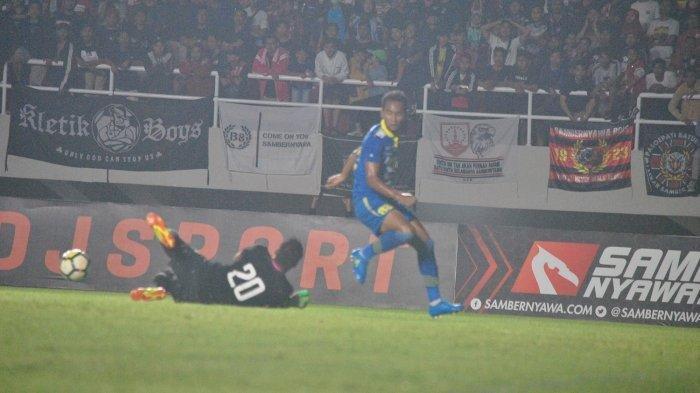 Beni Okto saat Persib vs Persis.