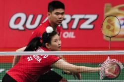 GANDA - Ganda campuran Indonesia Debby Susanto (depan) dengan pasangannya Praveen Jordan. Pasangan tersebut lolos ke semifinal All England 2016. (ANTARA FOTO/Wahyu Putro A)