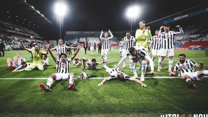 Meski pun menjadi juara Coppa Italia, sejumlah pemain Juventus diperkirakan akan meninggalkan klub jika gagal tembus Liga Champions musim depan, satu diantaranya Ronaldo. Tampak para pemain Juve rayakan jadi juara Coppa Italia usai kalahkan Atalanta 2-1.