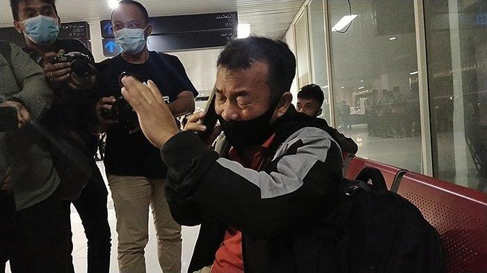 Yaman Zai, satu di antara Keluarga Penumpang pesawat Sriwijaya Air yang hilang kontak, Sabtu 9 Januari 2021.