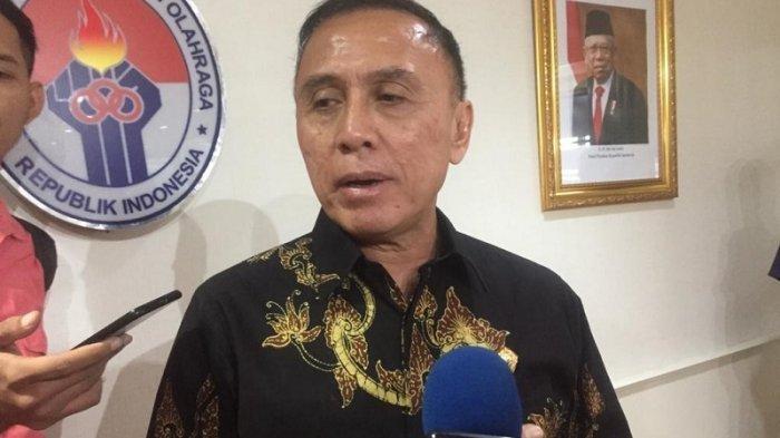 Ketua Umum PSSI, Mochamad Iriawan saat diwawancarai setelah menghadiri rapat koordinasi dengan Menpora Zainudin Amali di Kemenpora, Senayan, Jakarta, Selasa (10/3/2020).