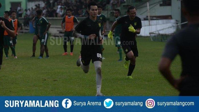 Kiper Persebaya, Angga Saputra.