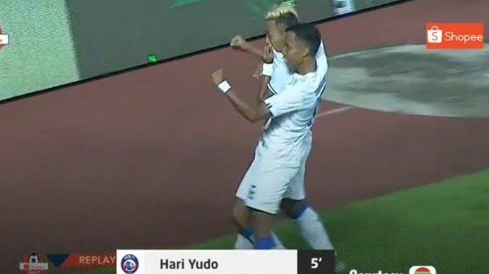 Ekspresi Kushedya Yudo (Arema FC ) usai cetak gol ke Tira Persikabo dalam laga pekan pertama Liga 1 2020 di Stadion Pakan Sari Bogor, Senin (2/3/2020) malam.