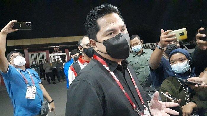 Menteri BUMN Erick Thohir di laga final Piala Menpora 2021 di Stadion Manahan, Solo, Minggu (25/4/2021). Menteri BUMN minta taat prokes