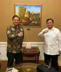 Natalius Pigai Sebut Hanya Airlangga dan Prabowo yang Pantas Nyapres 2024