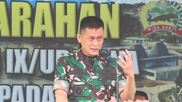Pangdam IX/Udayana, Mayjen TNI Sonny Aprianto S.E,M.M memberikan arahan kepada anggota Kodim 1605 Belu, Kamis 10 Febuari 2022.