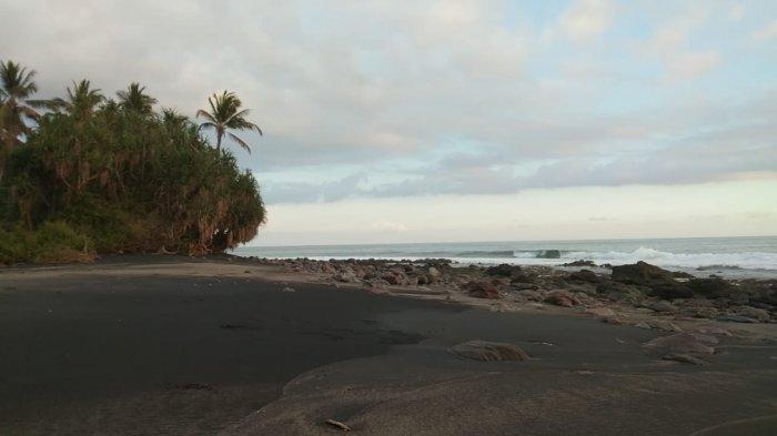 Pantai Ipir di Desa Hipir Kecamatan Bola Kabupaten Sikka (PK/RIS)