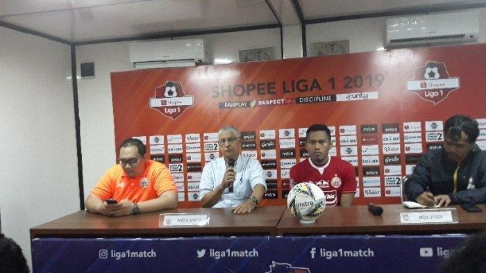 Pelatih Persija Jakarta, Edson Tavares menghadiri jumpa pers bersama Tony Sucipto di Stadion PTIK, Kebayoran Baru, Jakarta Selatan, Rabu (4/12/2019).