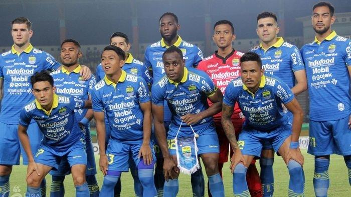 Skuat Persib Bandung saat menjalani uji coba pramusim Liga 1 2020 di Stadion Si Jalak Harupat, Bandung.