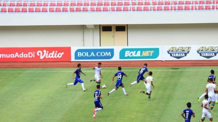 Pertandingan pekan kedua Piala Menpora 2021 dari grup A antara Persikabo vs PSIS Semarang di Stadion Manahan, Solo, Kamis (25/3/2021) sore.