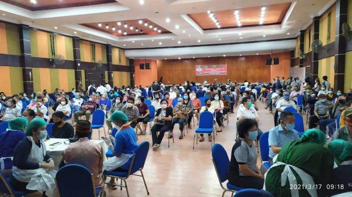 Ratusan Lansia di Manggarai Antusias Ikut Vaksin Covid-19