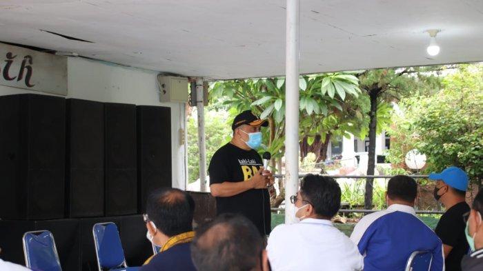 PERTEMUAN -- Sekda Kota Kupang, Fahrensy P Funay, lakukan pertemuan dengan para Camat dan Lurah.