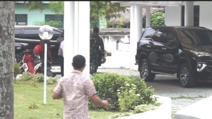 Suasana di rumah jabatan Bupati Ende usai pertemuan Bupati dengan Forkopimda, Kamis 15 Juli 2021.