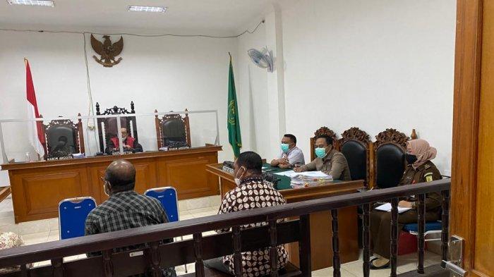 Suasana sidang upaya praperadilan dari mantan Bupati Mabar di Pengadilan Negeri Kupang, Kamis (18/2).