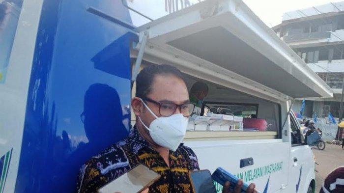 Kepala BPOM Kupang, Tamran Ismail, S.Si, MP saat sedang memberikan keterangan pers.