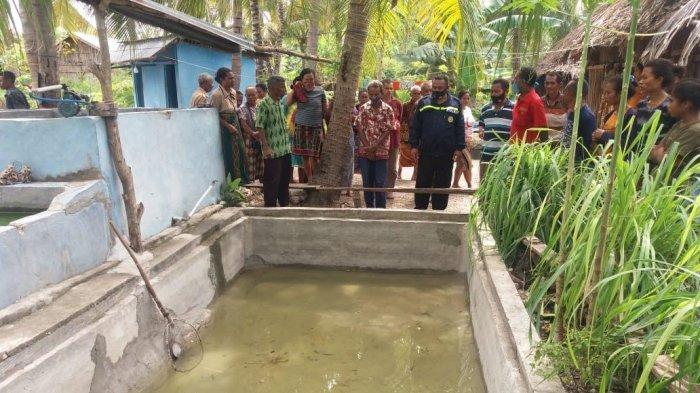 Kolam ikan yang menjadi TKP ditemukan korban Maurit Taopan (5) warga Dusun 4 Kampung Koka, Desa Pakubaun Kecamatan Amarasi Timur, Kabupaten Kupang, Jumat 30 April 2021