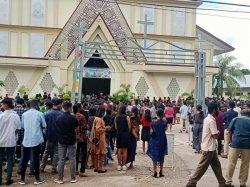 Umat di Gereja Santo Yoseph Pekerja Penfui Rayakan Misa Jumat Agung Dengan Prokes Ketat