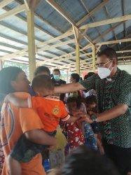 Uskup Atambua Jenguk para Korban Bencana Banjir Benenai