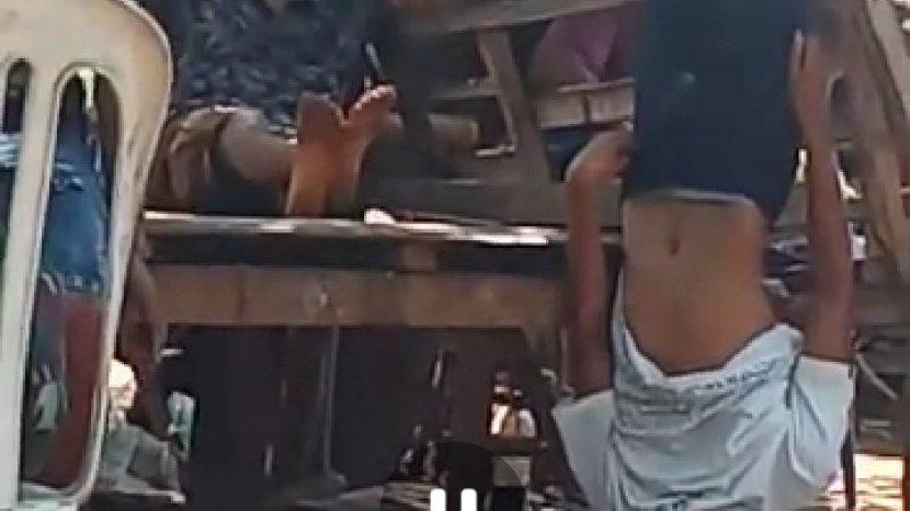 Cinta Tak Direstui, Pria Ini Digantung Keluarga Kekasihnya