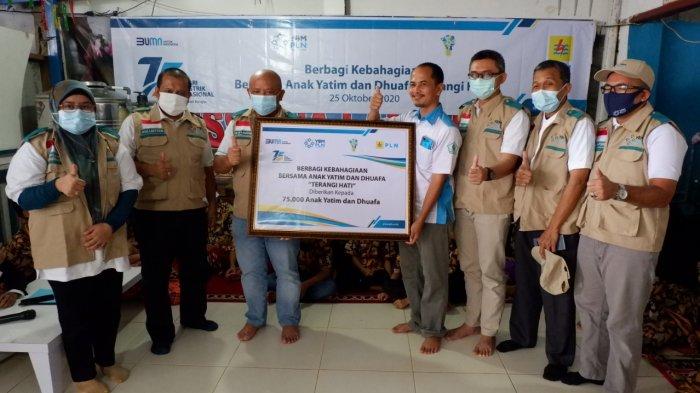 Berbagi kebahagiaan, PLN salurkan bantuan untuk 75.000 anak yatim dan dhuafa.