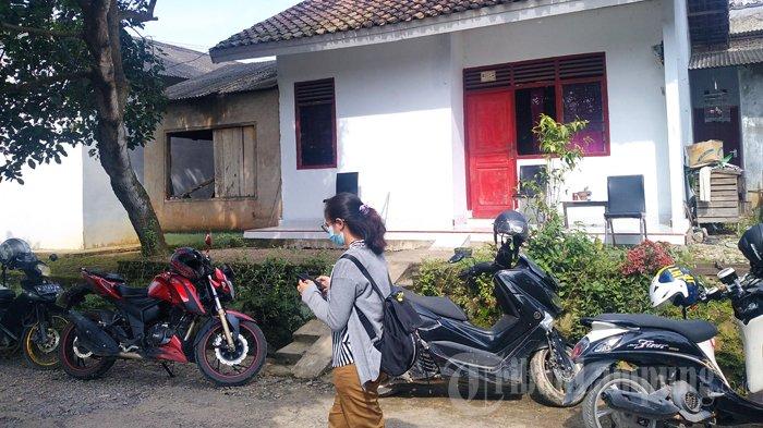 Satu unit rumah di Perumahan Puri Rupi, Jalan Pulau Singkep, Gang Sejahtera Blok A6 no 12, Sukabumi, Bandar Lampung disatroni kawanan pencuri, Jumat (19/2/2021) dinihari. Dalam peristiwa tersebut, kawanan pencuri menggasak satu unit motor dan laptop.