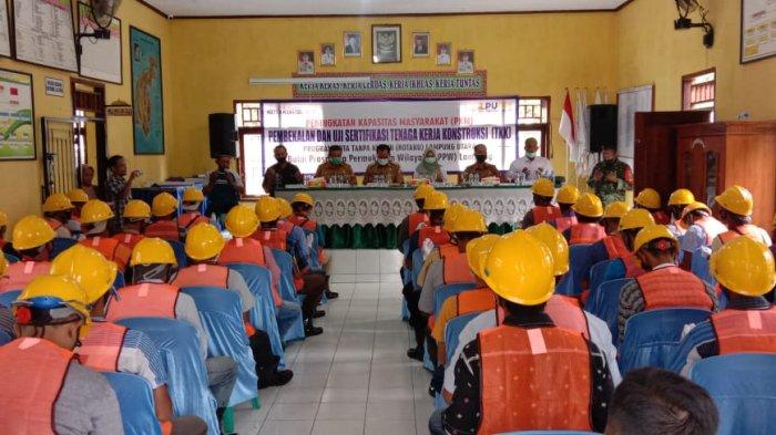 Kegiatan pembekalan dan uji sertifikasi tenaga kerja konstruksi (TKK) oleh LPJK Lampung.