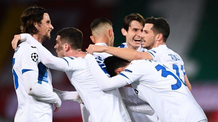 Para pemain Atalanta merayakan gol ke gawang Liverpool dalam matchday keempat Grup D Liga Champions di Anfield, Kamis (26/11/2020) dini hari WIB.