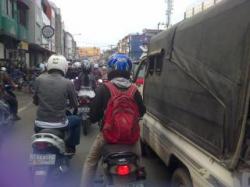 Macet, Hindari Jalan Wolter Monginsidi