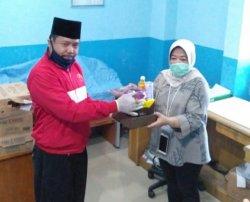 Majelis Taklim Rachmat Hidayat Donasi Makanan untuk Perawat RSUDAM